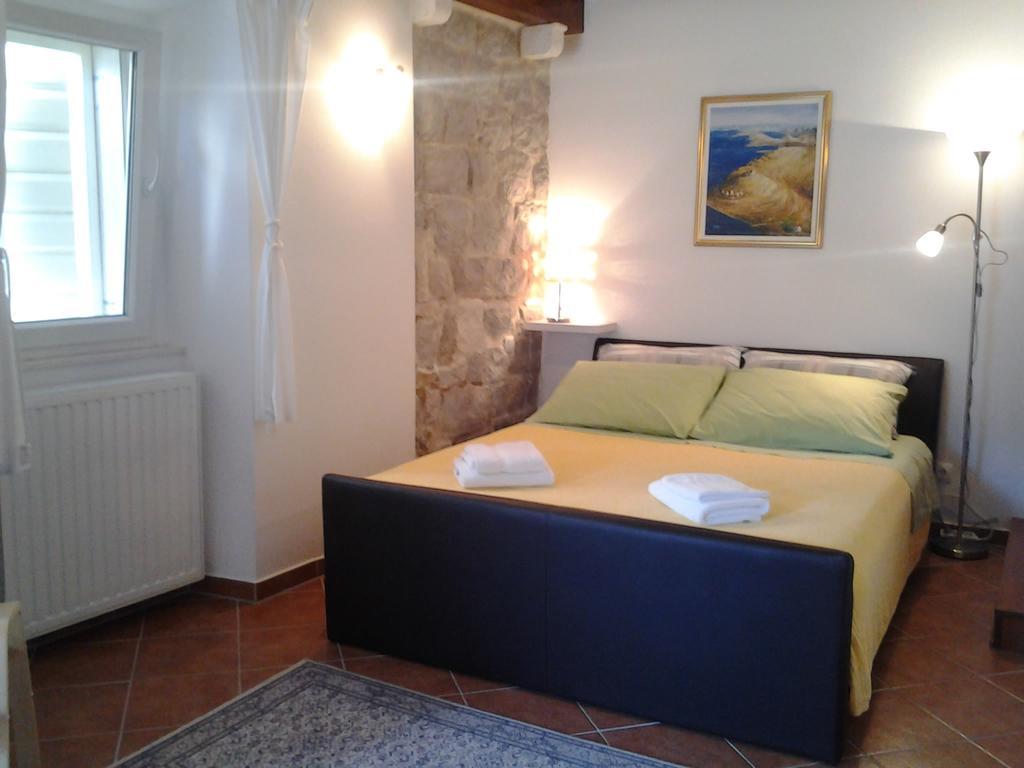 Komiža Apartments Donika מראה חיצוני תמונה